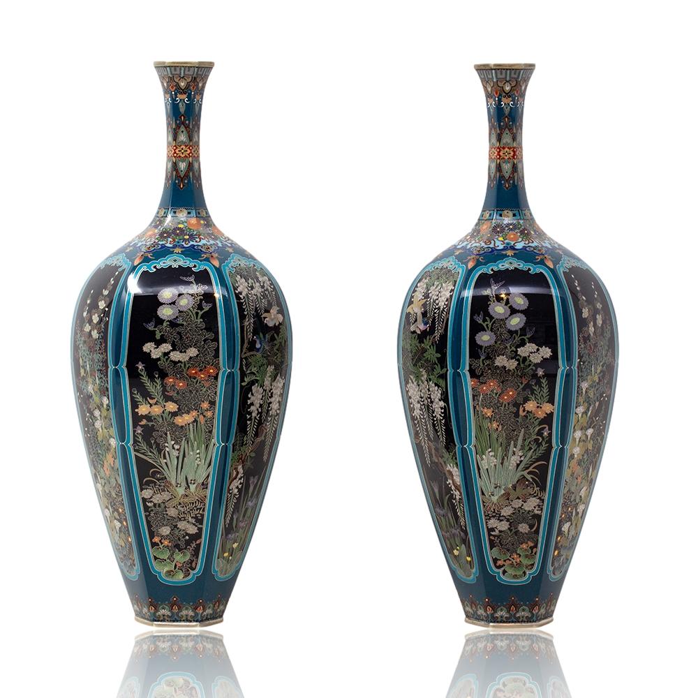 Smalto Coppia di vasi giapponesi in smalto cloisonné di Ota Hyozo, periodo Meiji in vendita