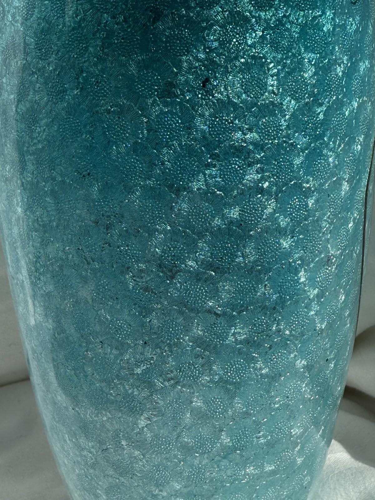 Vase japonais en émail cloisonné, fond bleu glacier glycine, 7 pièces, époque Meiji en vente 6