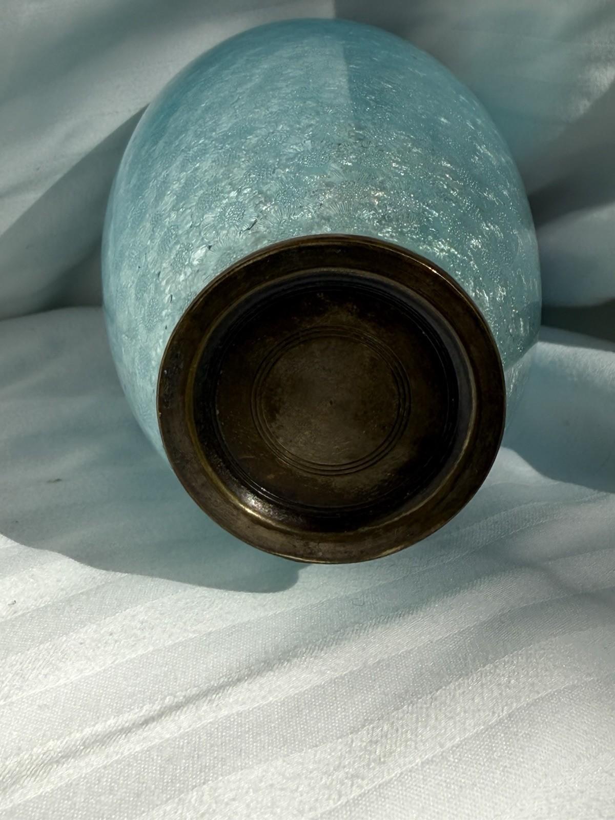 Vase japonais en émail cloisonné, fond bleu glacier glycine, 7 pièces, époque Meiji en vente 7