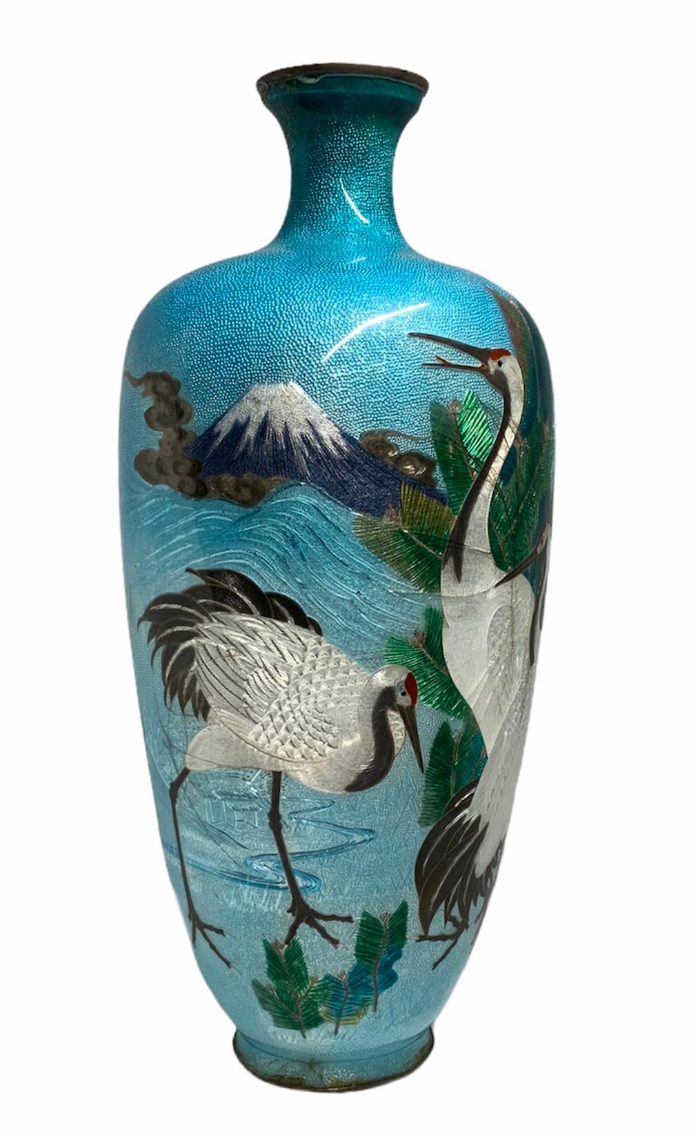 Vase-urne à feuilles en cloisonné japonais en vente 3