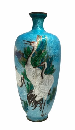Vase-urne à feuilles en cloisonné japonais