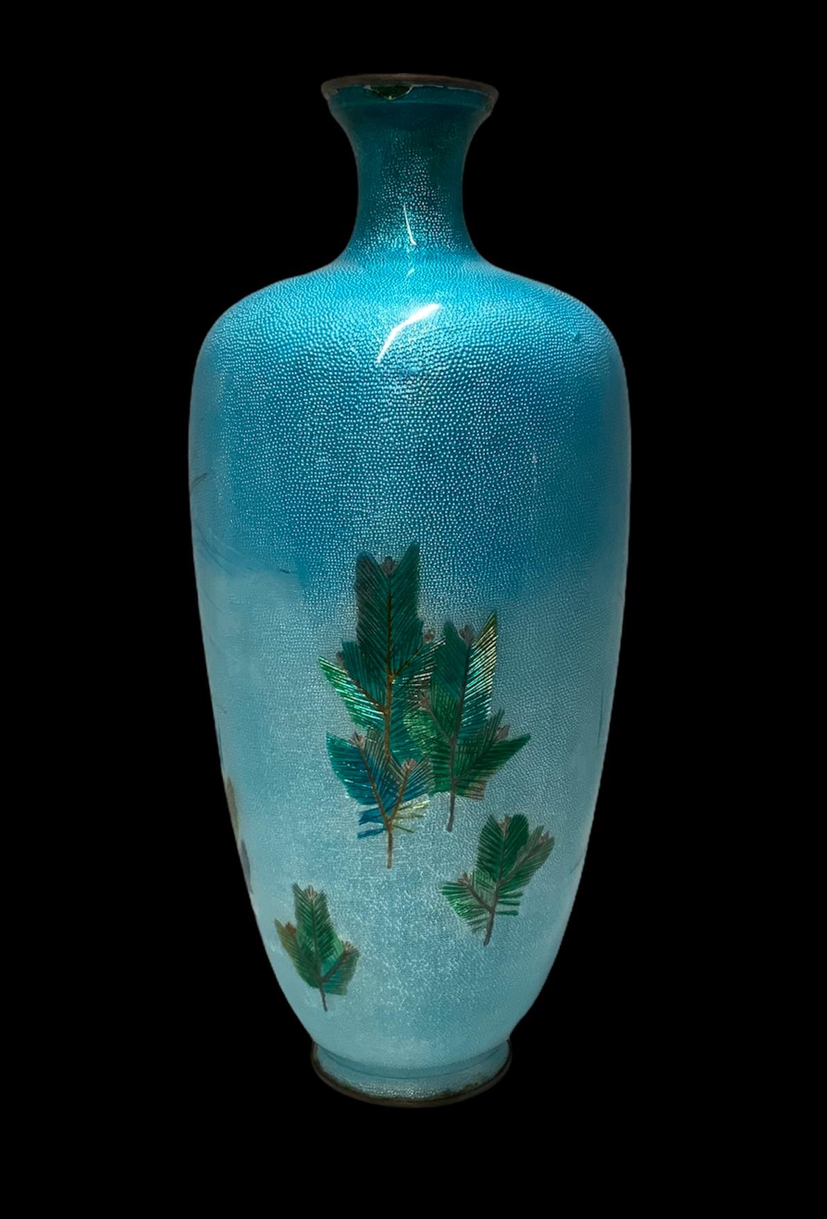 20ième siècle Vase-urne à feuilles en cloisonné japonais en vente