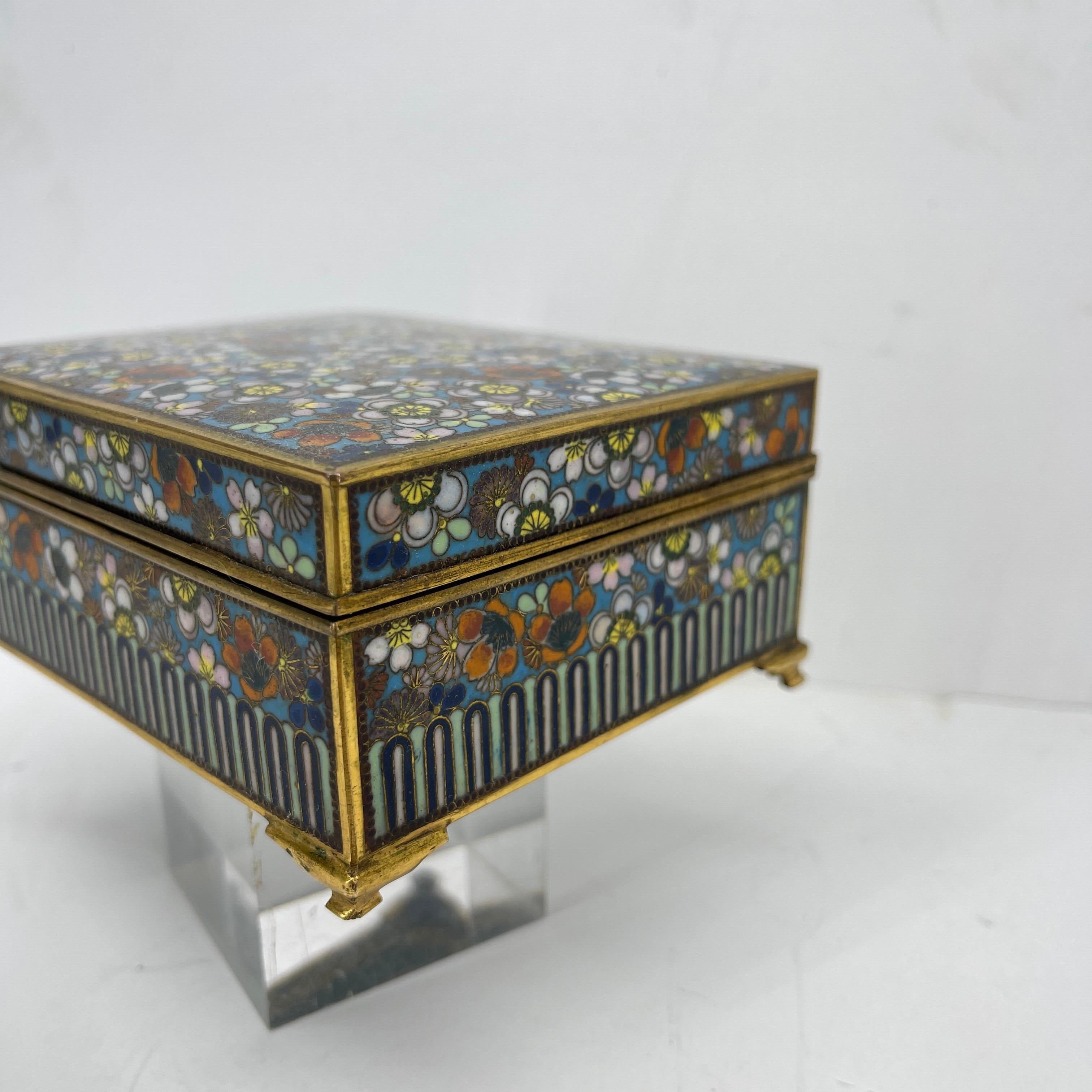 Japanese Cloisonne Jewelry Vanity Box Engraved Bronze Interior In Good Condition In Haddonfield, NJ
