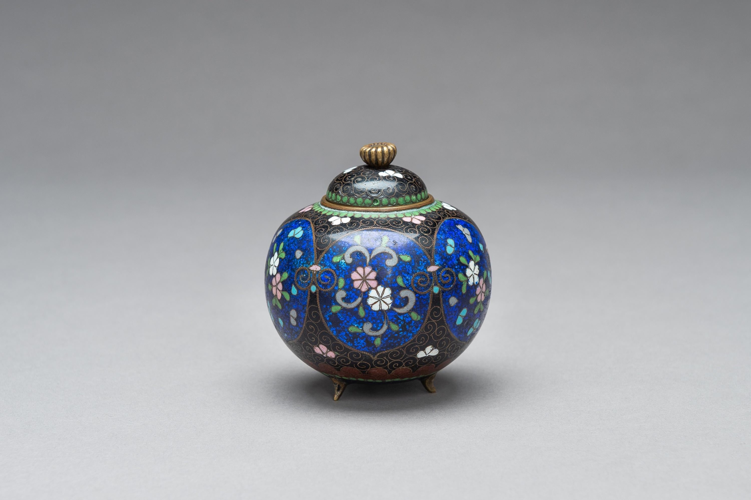 Japanese Cloisonné Koro with Cover, Meiji Period 1