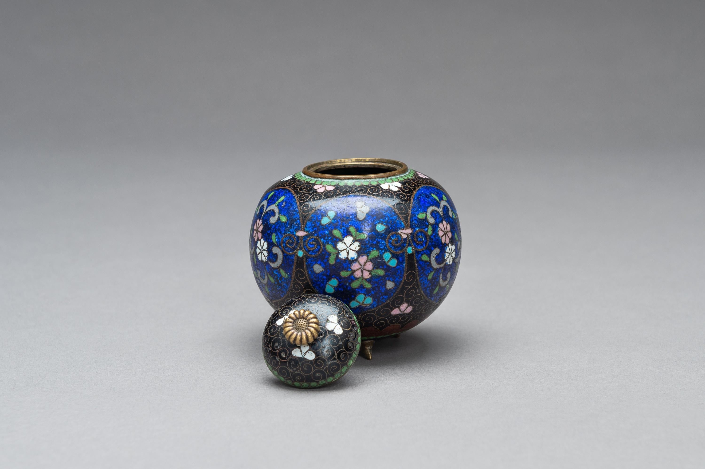 Japanese Cloisonné Koro with Cover, Meiji Period 3