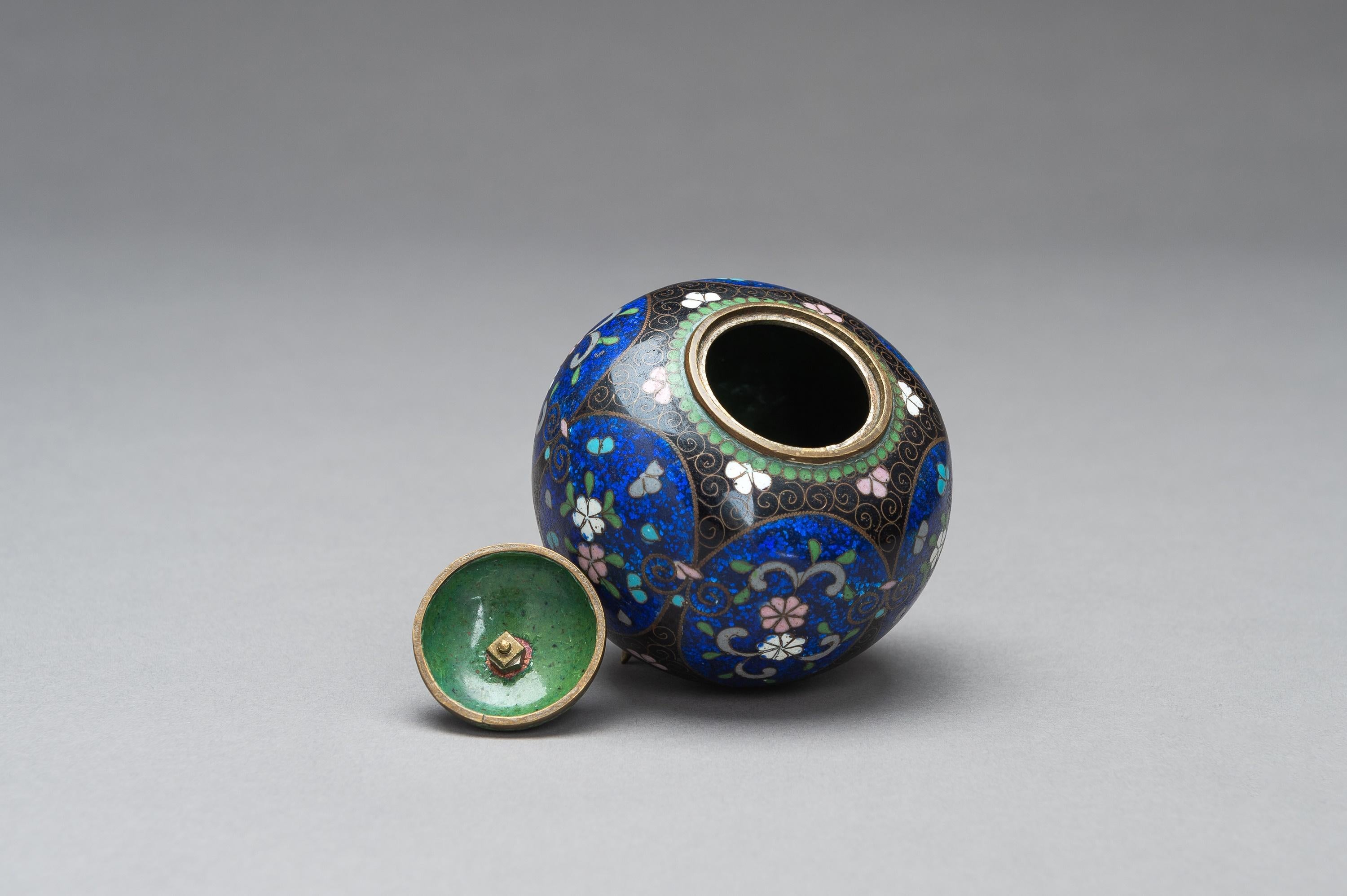 Japanese Cloisonné Koro with Cover, Meiji Period 4