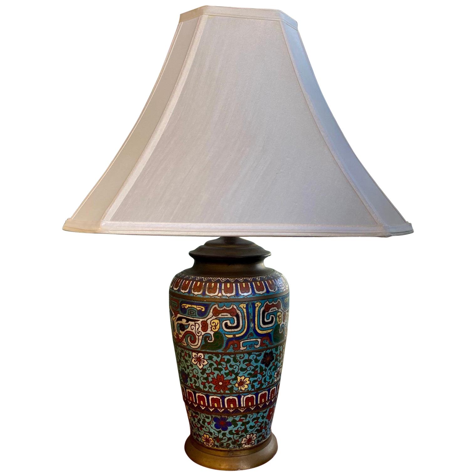 Lampe japonaise en cloisonné, datant d'environ 1910