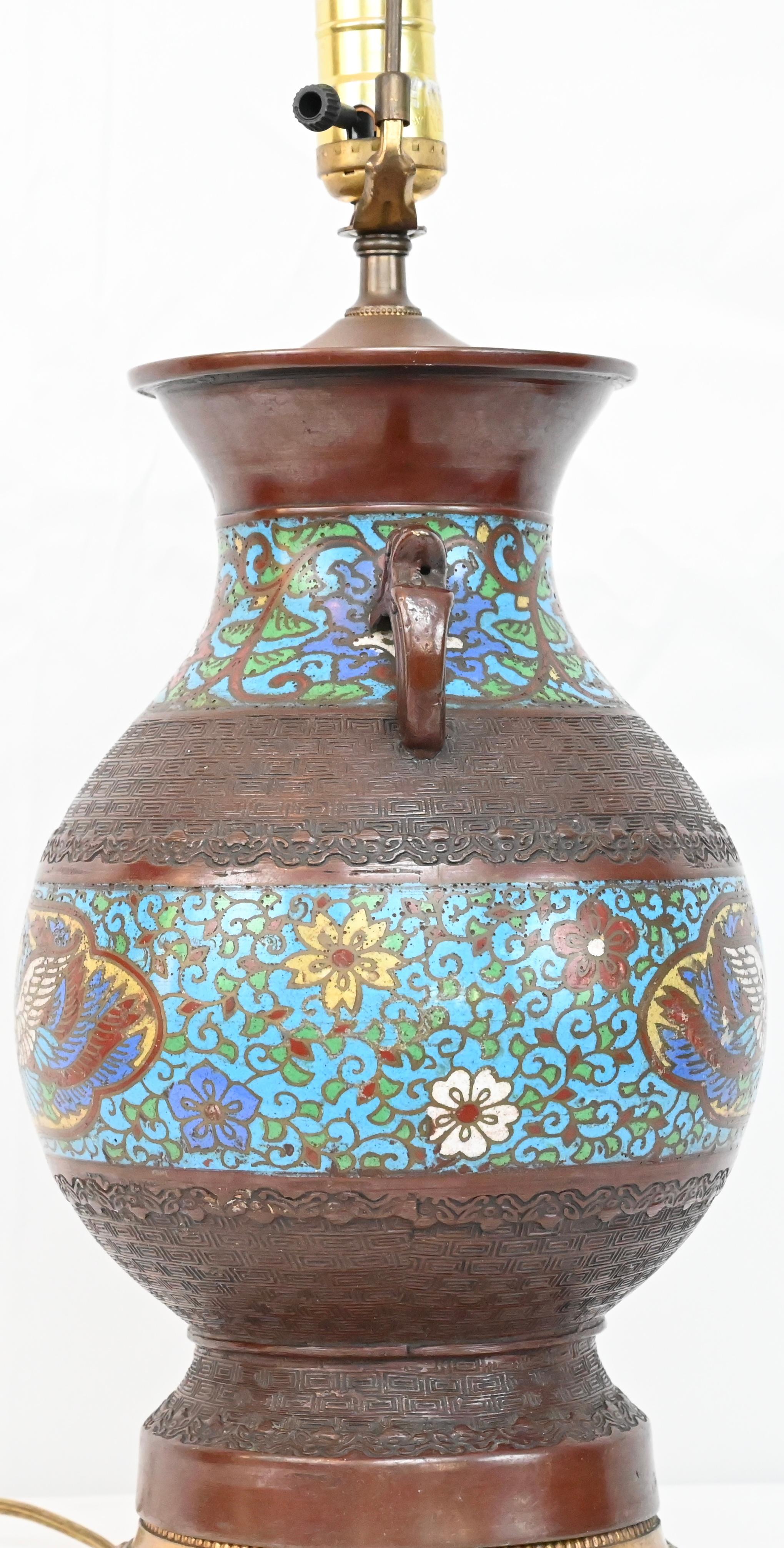 Japanese Cloisonne Table Lamp Mounted on Brass  In Good Condition For Sale In Miami, FL