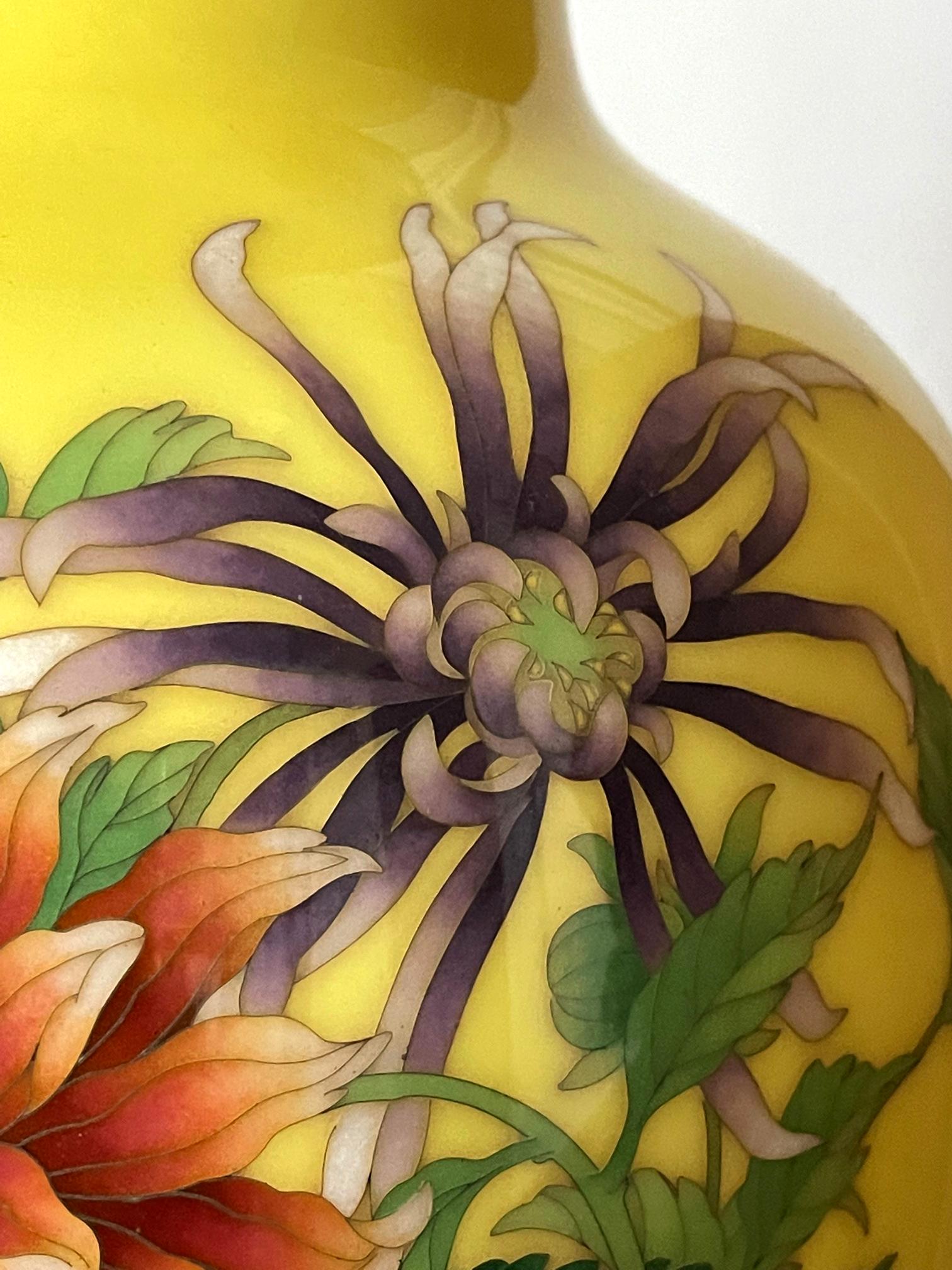 Japanese Cloisonné Vase Ando Jubei with Storage Box In Good Condition For Sale In Atlanta, GA