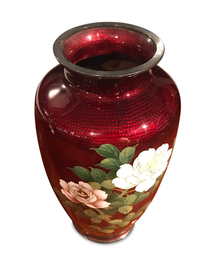 Japanese Cloisonné Vase In Good Condition For Sale In Lyndhurst, NJ