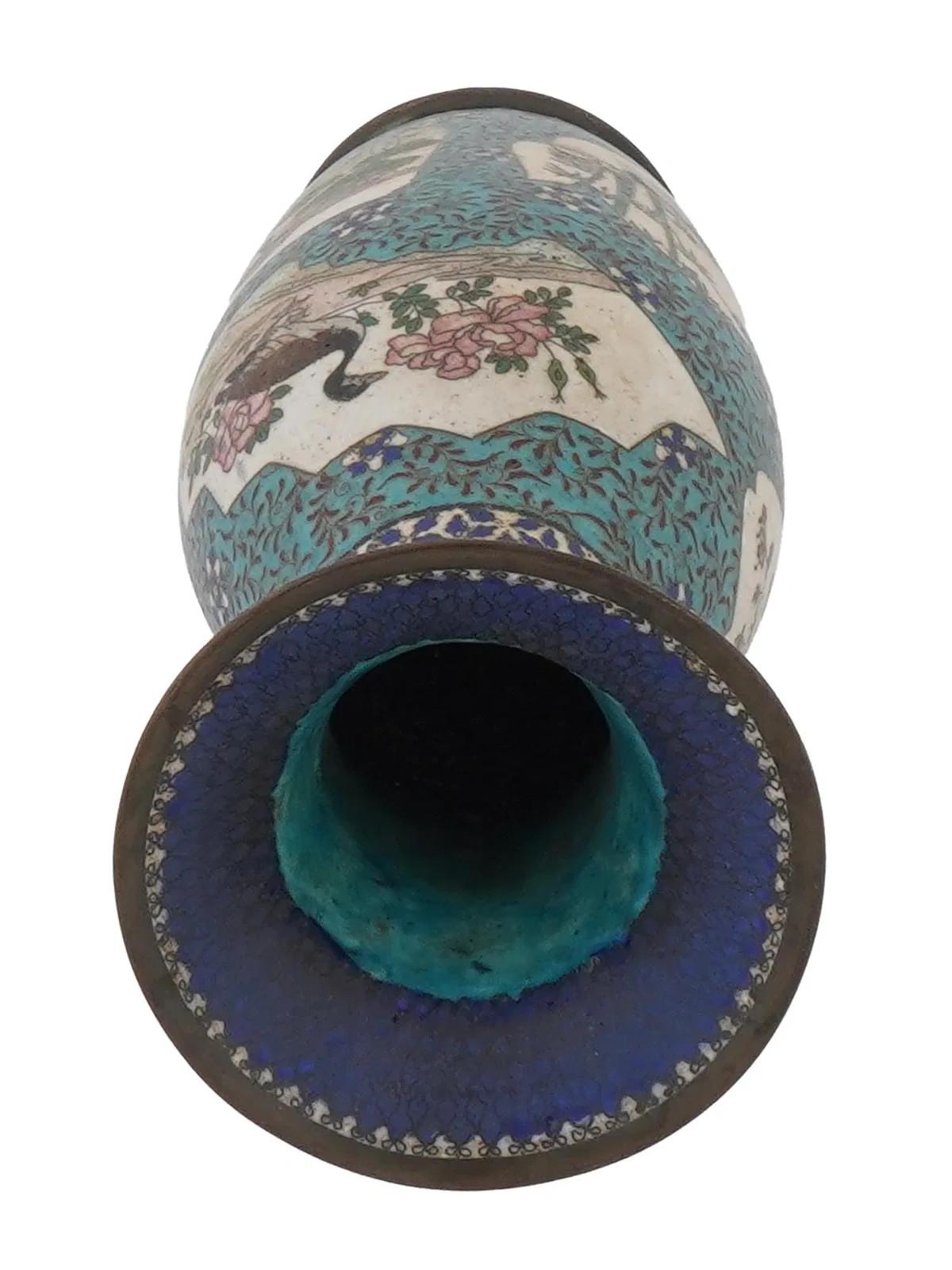 Japanese Cloisonne Vase with Cranes, Ducks and Blossoms, Meiji Era In condizioni buone in vendita a Long Island City, NY