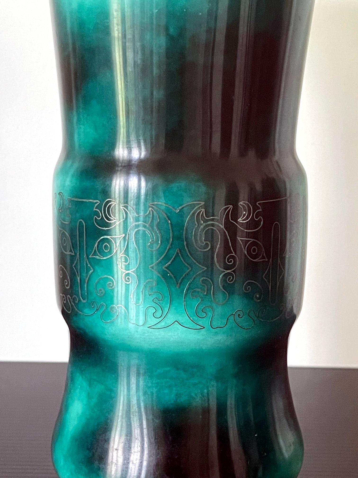 Métal Vase japonais en cloisonné avec incrustations d'argent d'Ando Jubei  en vente