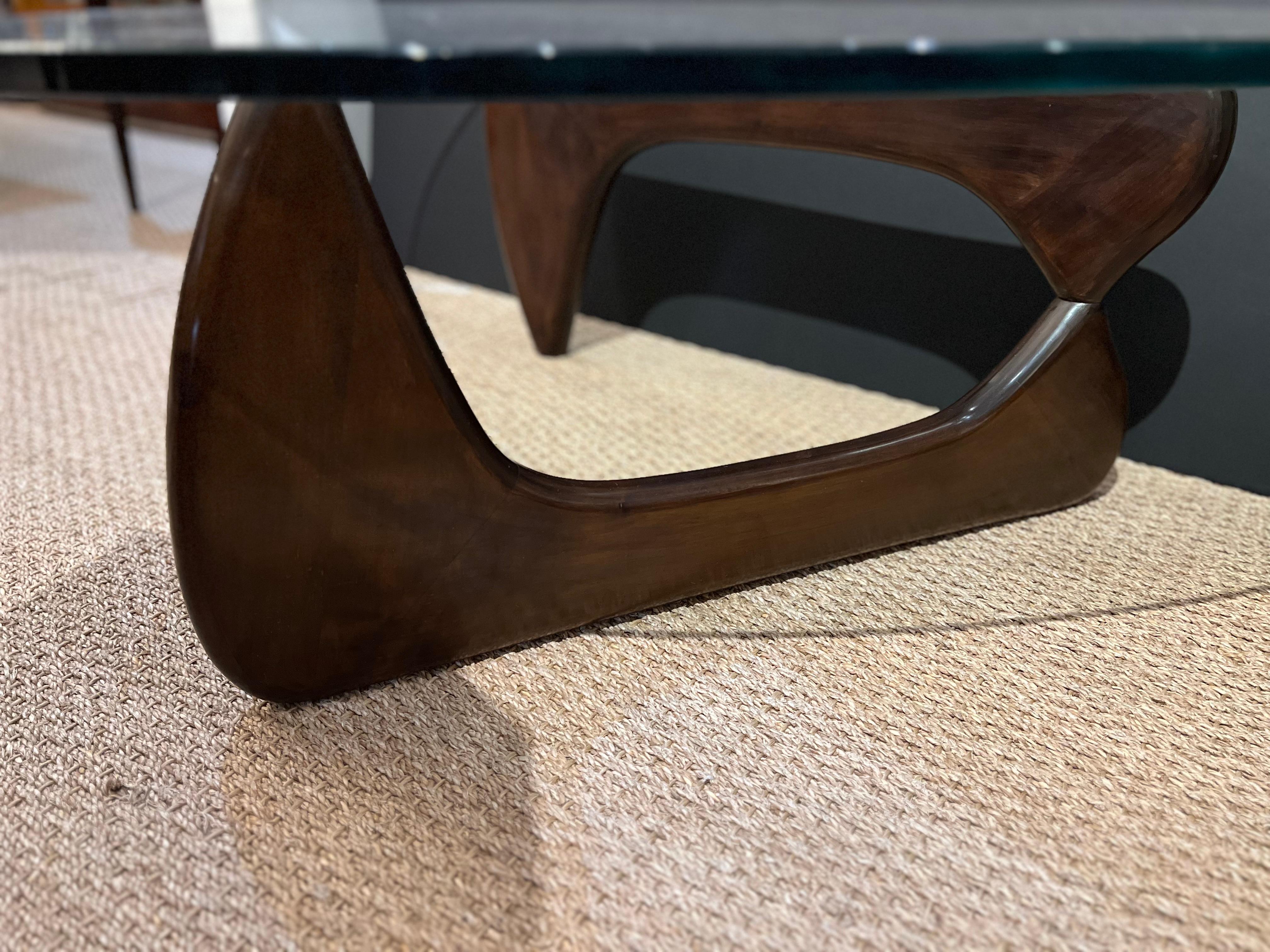 Mid-Century Modern Japanese Coffee Table in Walnut and Glass For Sale