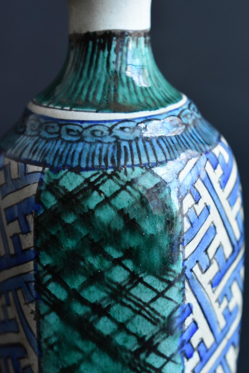 Japanese Colorful Antique Sake Bottle / 'Kutani Ware' / 1830-1900 / Small Vase For Sale 2