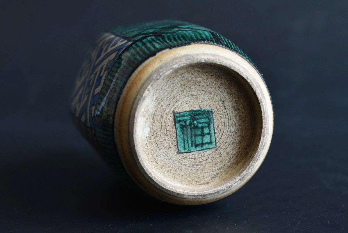 Japanese Colorful Antique Sake Bottle / 'Kutani Ware' / 1830-1900 / Small Vase For Sale 7