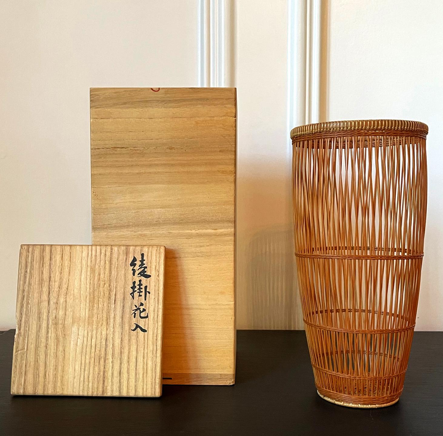 Japanischer zeitgenössischer japanischer Bambuskorb von Abe Motoshi (Handgewebt) im Angebot