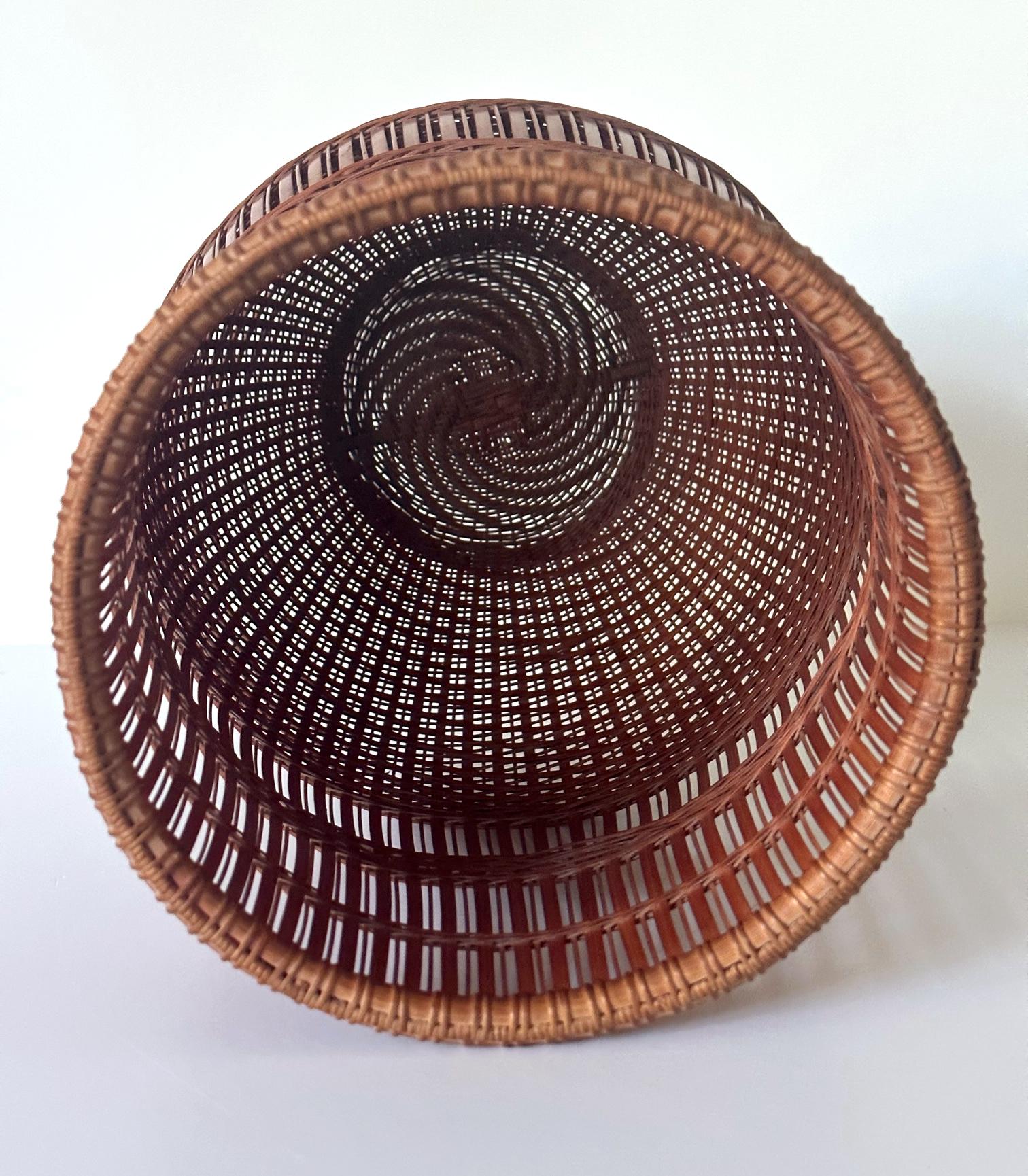 Japanese Contemporary Bamboo Basket by Abe Motoshi In Good Condition For Sale In Atlanta, GA