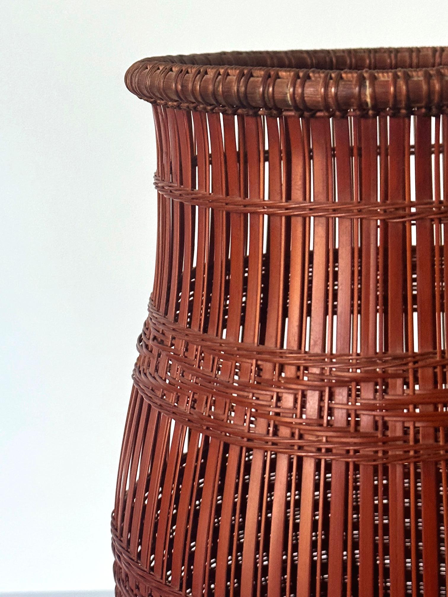 20ième siècle Panier japonais contemporain en bambou par Abe Motoshi en vente
