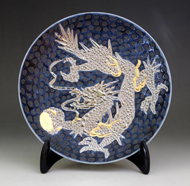 Japanese Contemporary Black Gold Porcelain Charger by Master Artist For Sale 1