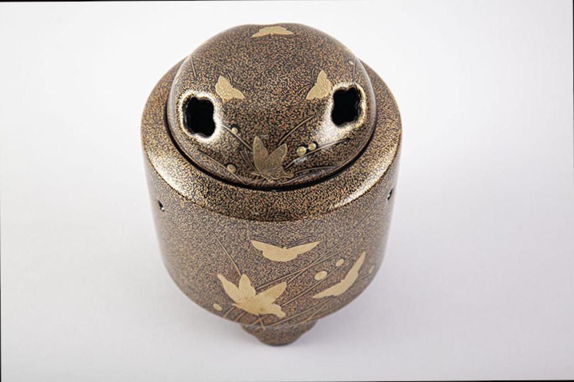 Japonais Brûleur d'encens Koro en porcelaine noire et or contemporain japonaise en vente