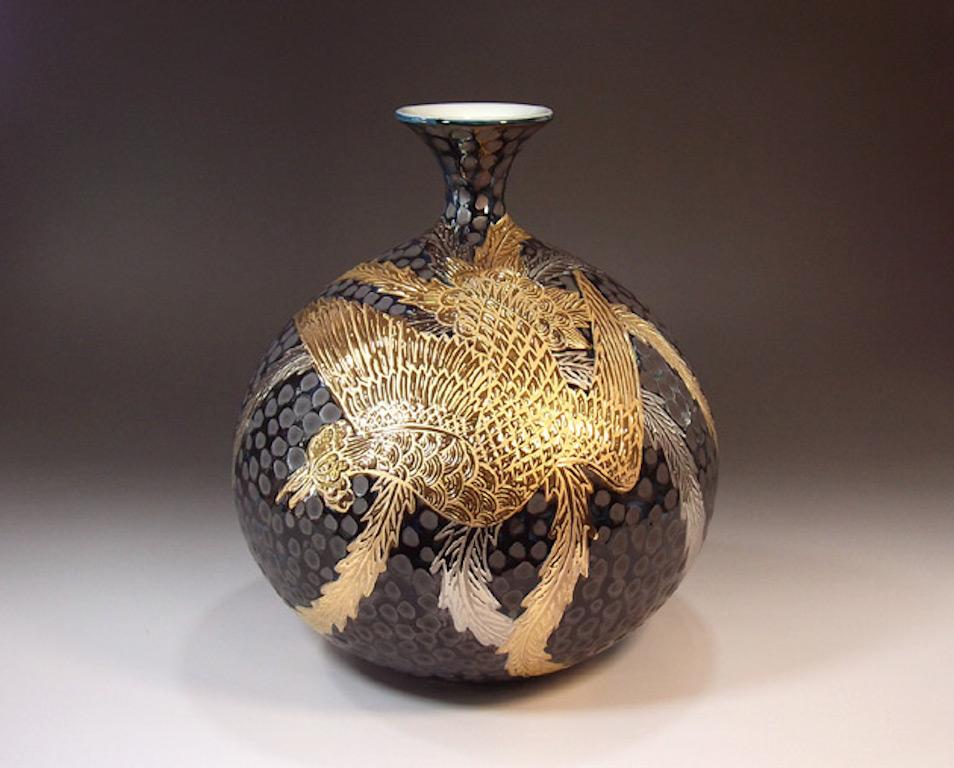 Japanese Contemporary Black Platinum Gold Porcelain Vase by Master Artist, 4 In New Condition For Sale In Takarazuka, JP