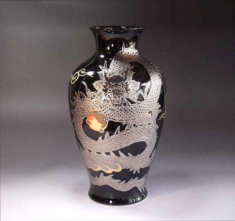 Japanese Contemporary Black Platinum Gold Porcelain Vase by Master Artist, 4 For Sale 1