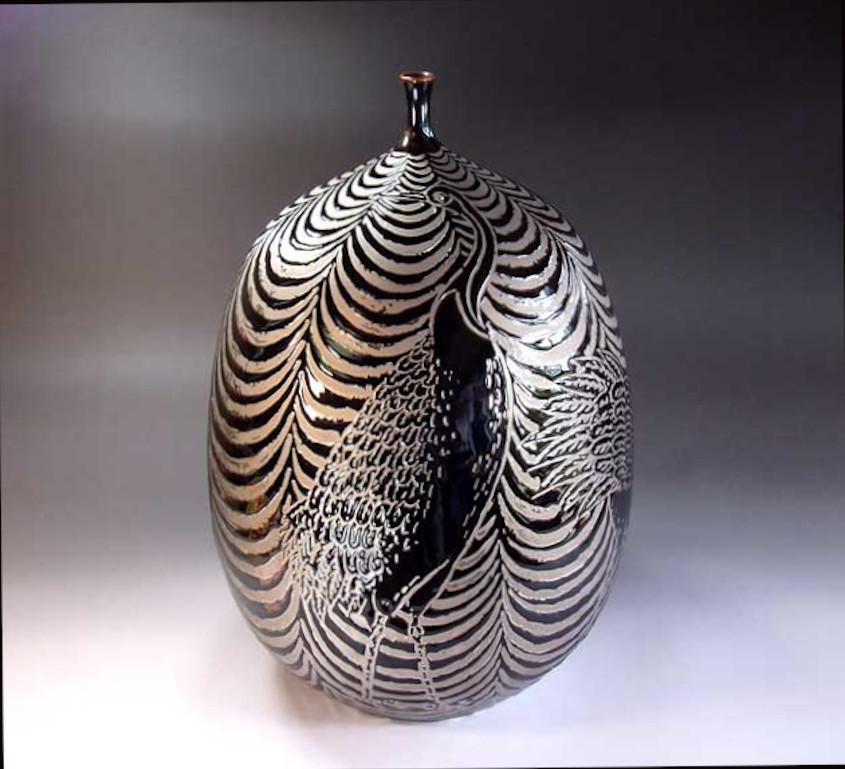 XXIe siècle et contemporain Vase japonais contemporain en porcelaine noire et platine par un maître artiste, 1 en vente