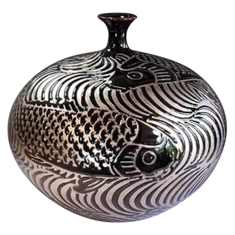 Vase japonais contemporain en porcelaine noire et platine par un maître artiste, 1