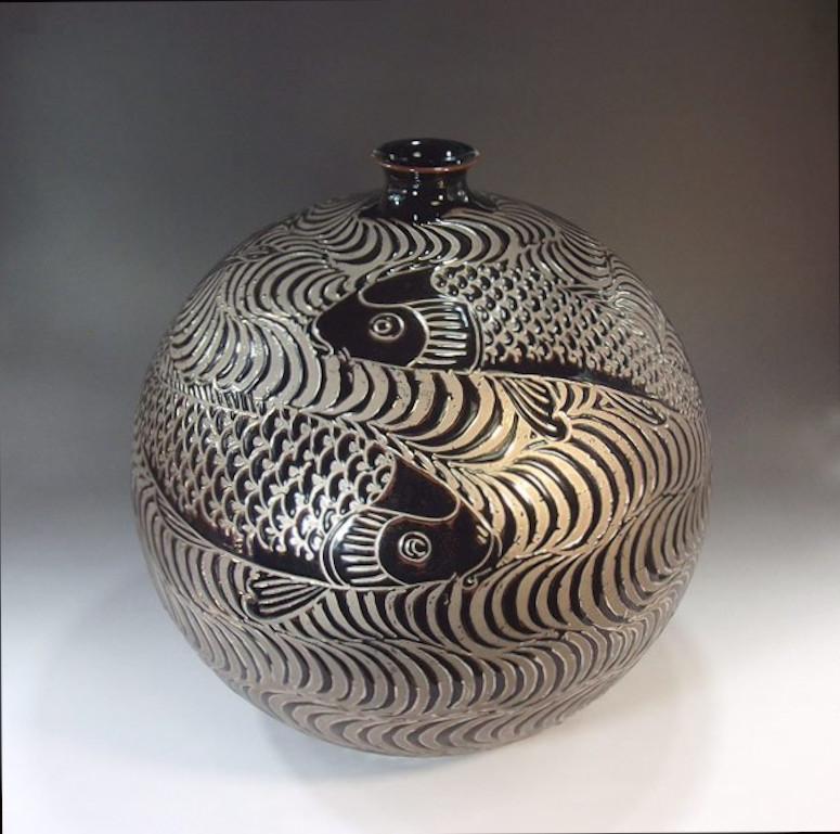 Gilt Japanese Contemporary Black Platinum Porcelain Vase by Master Artist, 7 For Sale