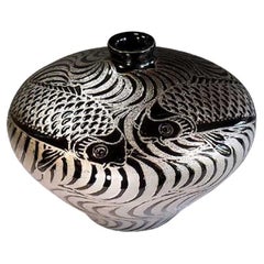 Vase japonais contemporain en porcelaine noire et platine par un maître artiste, 7