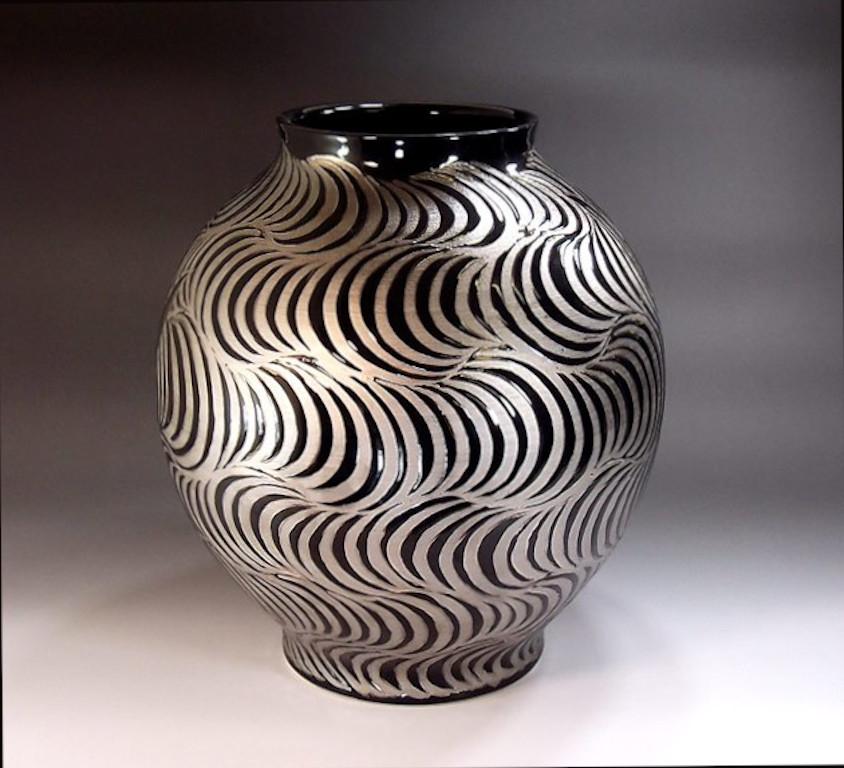 Gilt Japanese Contemporary Black Platinum Porcelain Vase by Master Artist, 6 For Sale