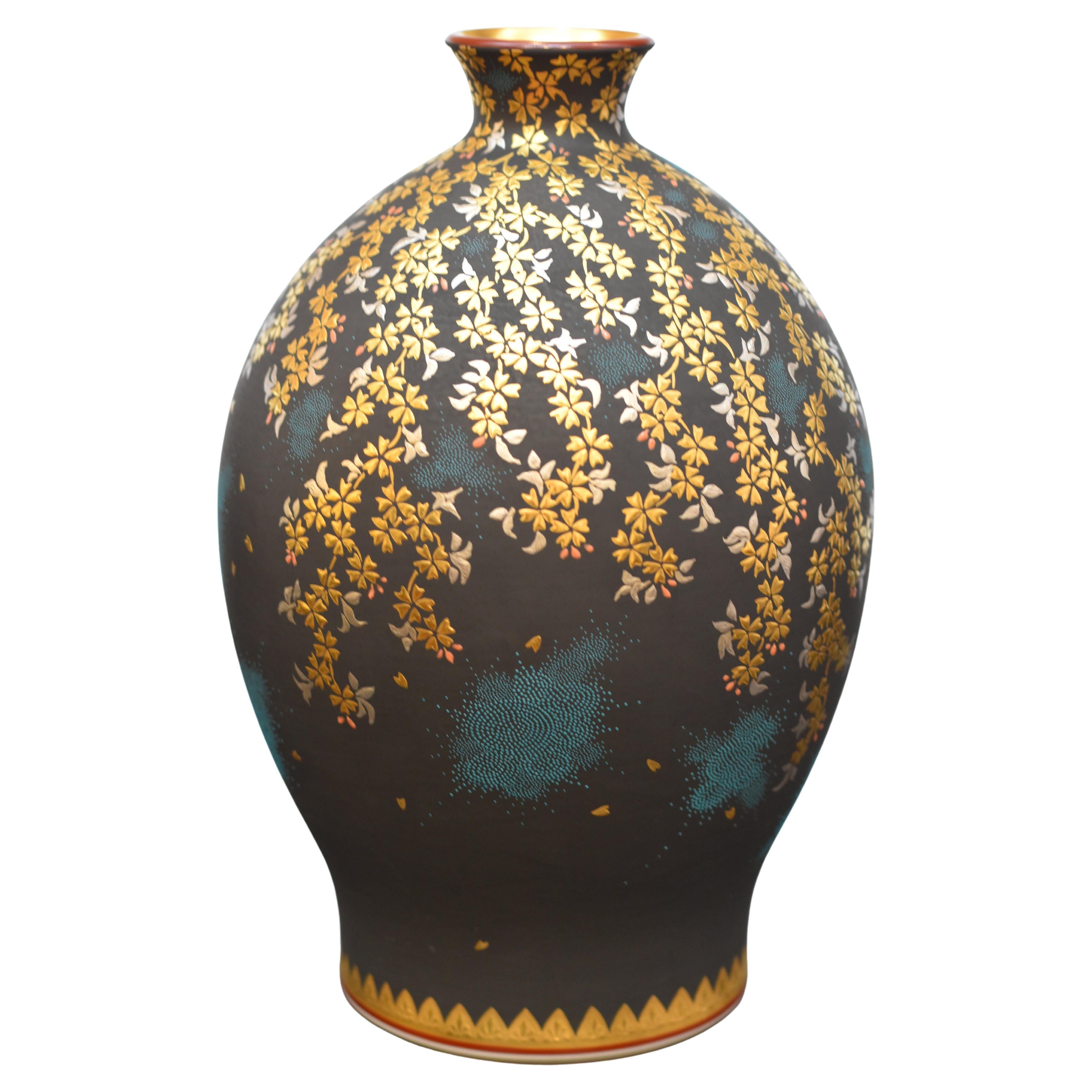 Exquisite museum quality signed Japanese contemporary porcelain vase,  a masterpiece by highly acclaimed award-winning third-generation porcelain artist of the Kutani region of Japan featuring a cascade of cherry blossoms rendered in pure gold and