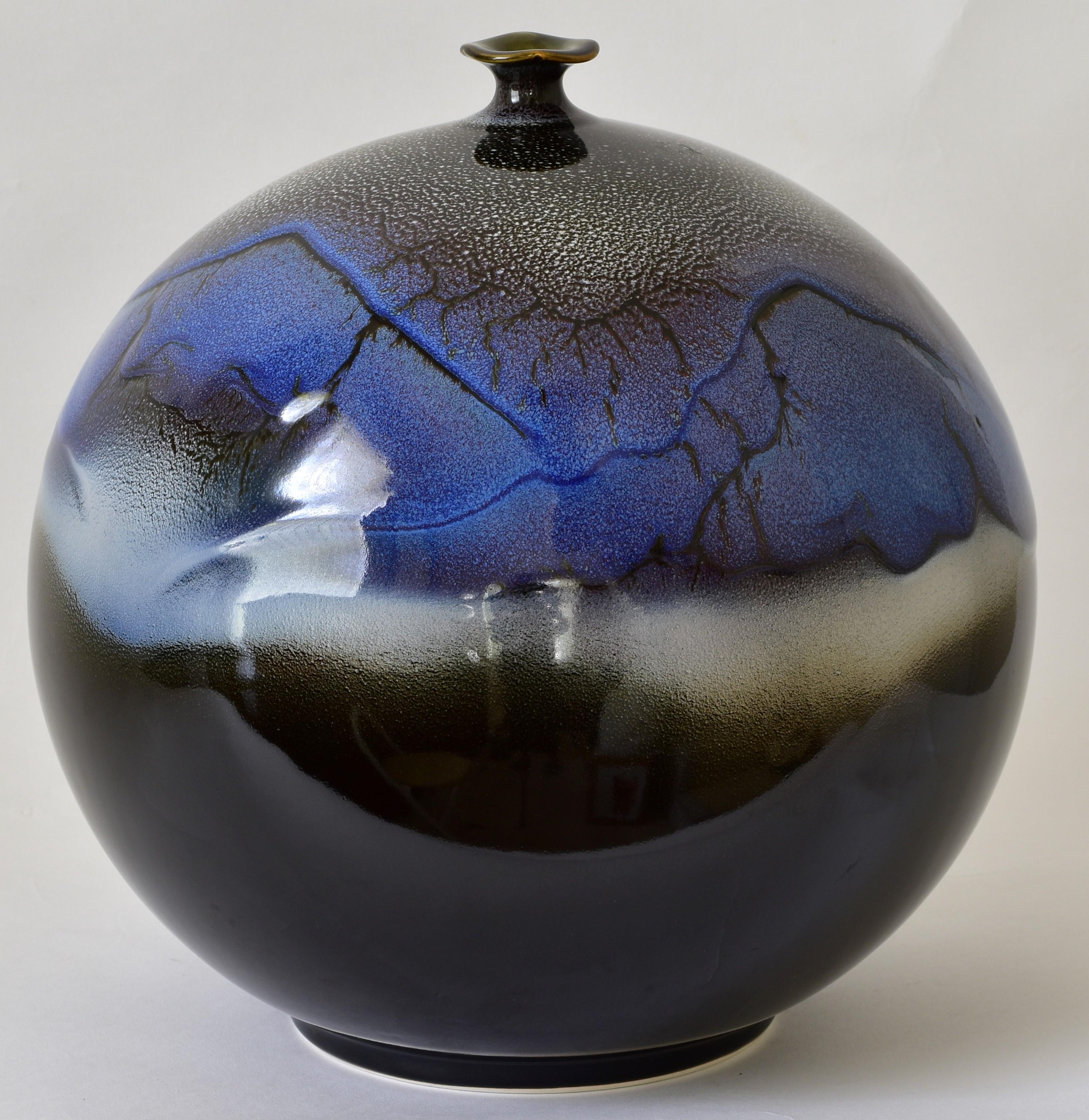 Japanese Contemporary Blue Black White Porcelain Vase by Master Artist For Sale 2