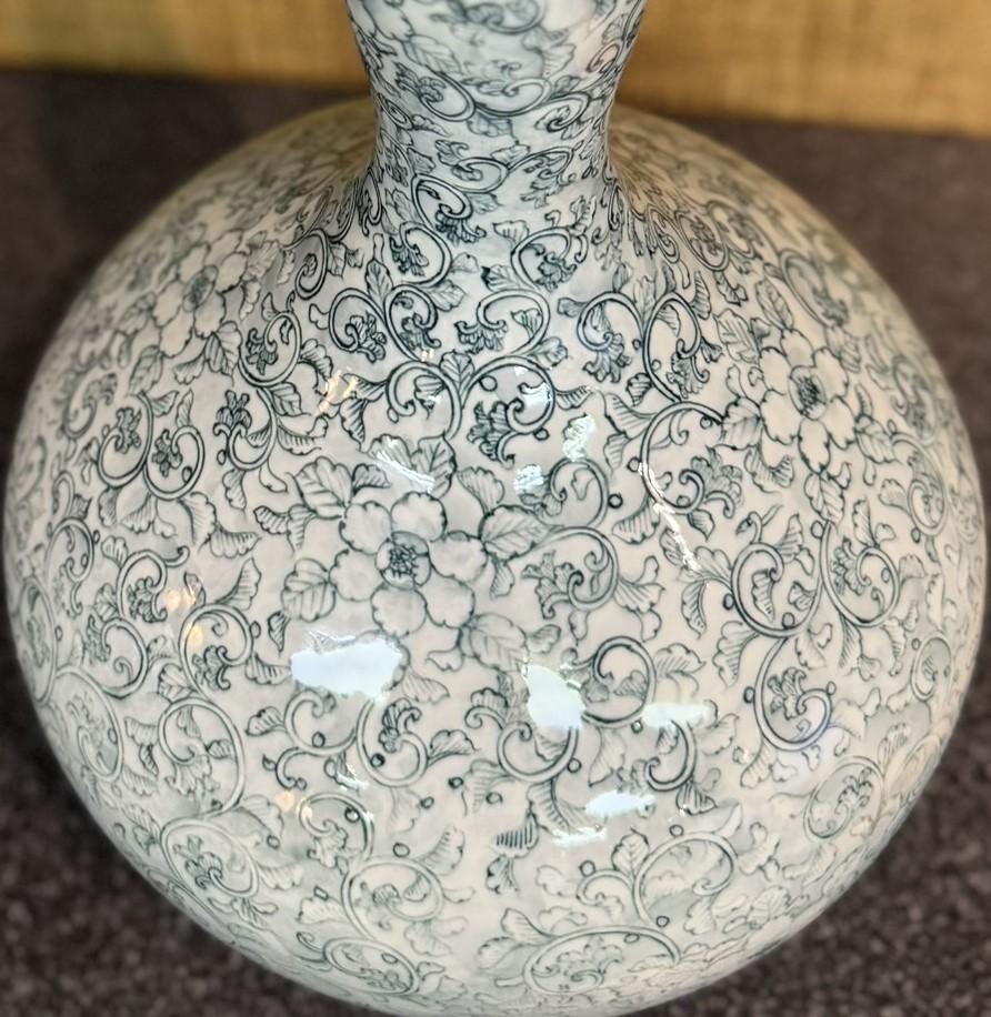 Exquisite Japanese contemporary signed decorative porcelain vase, intricately hand-painted in blue underglaze on a stunning auspicious double gourd body by highly admired award-winning second generation master porcelain artist of the Imari-Arita