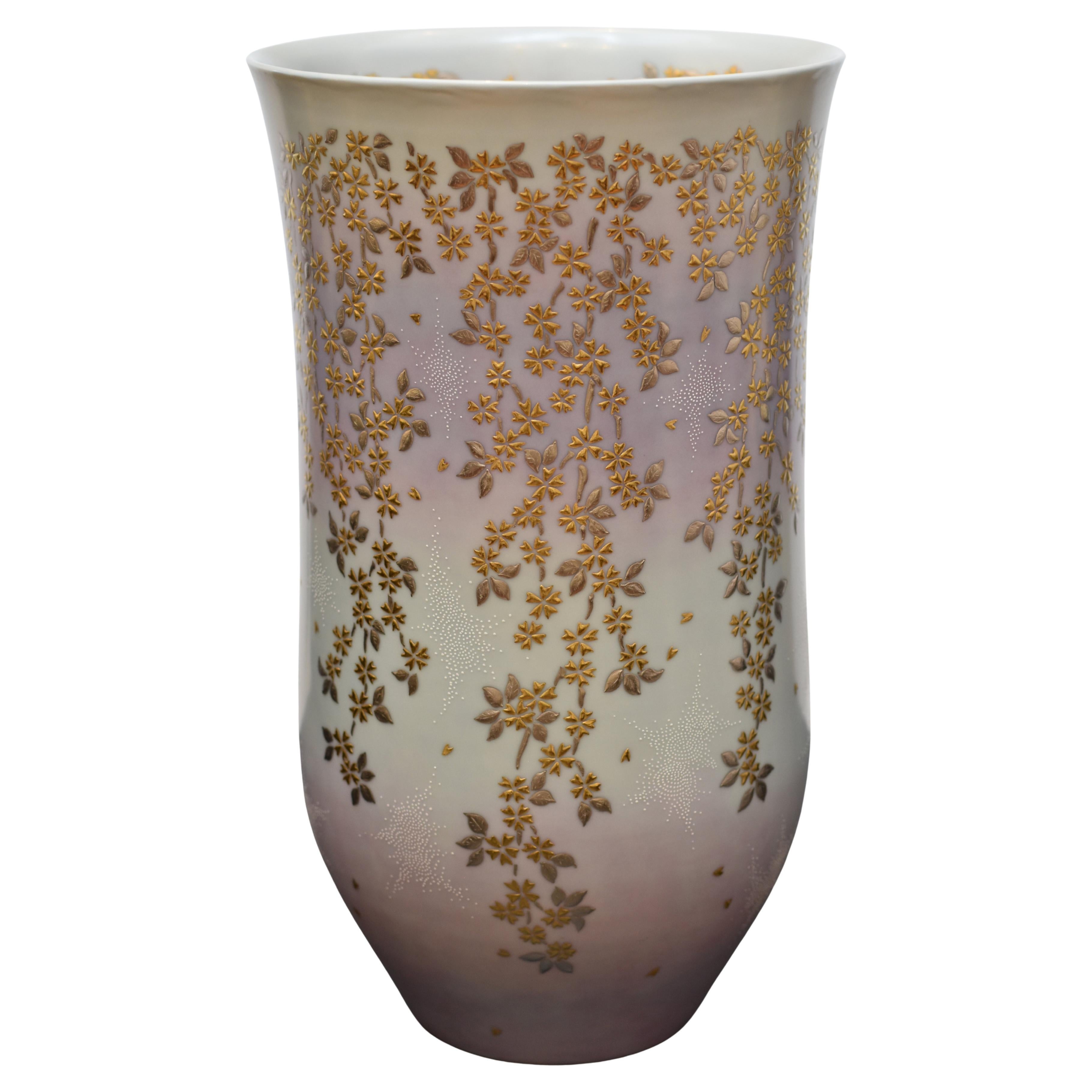 Jarrón japonés contemporáneo de porcelana de platino azul dorado del maestro artista, 2 Japonés en venta