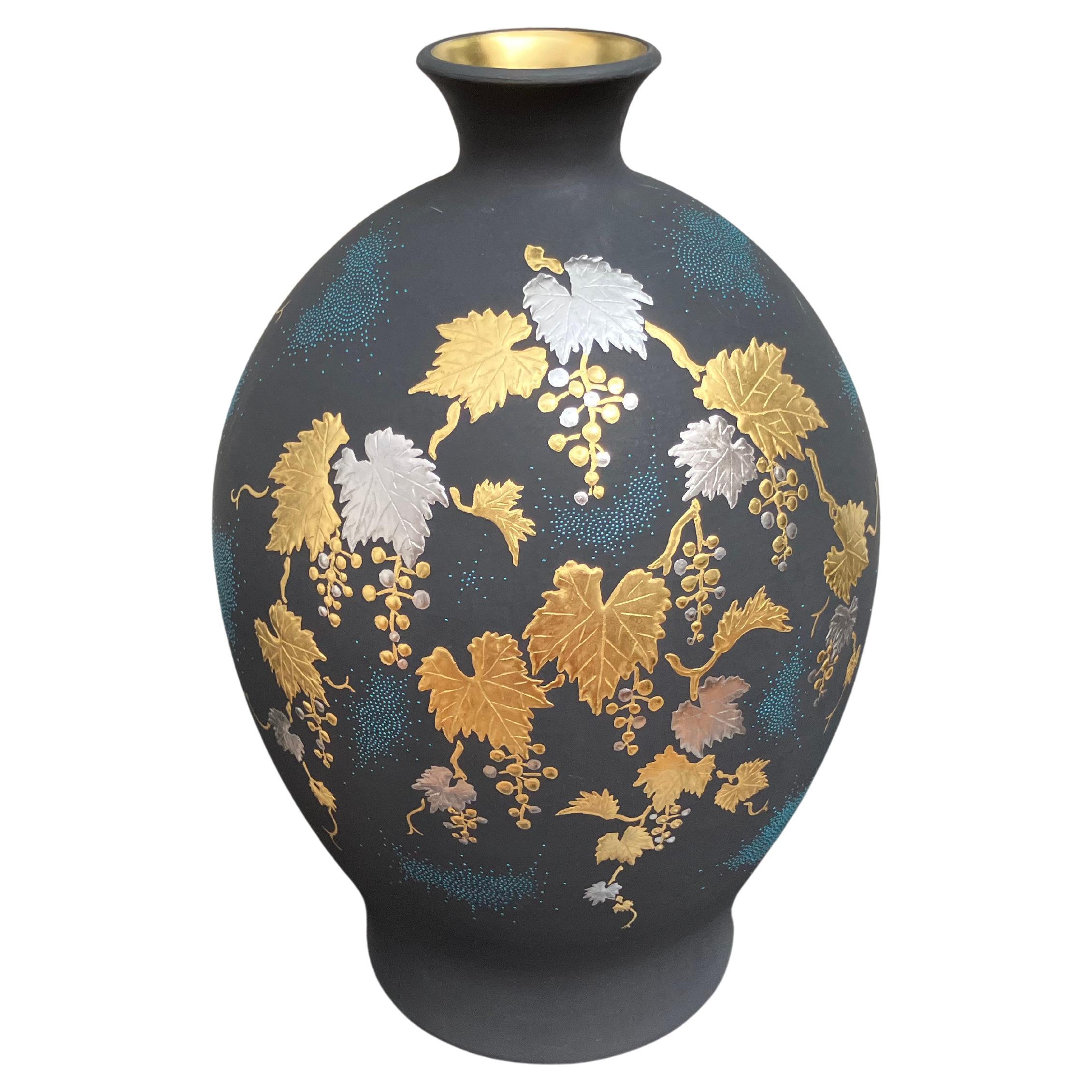 Jarrón japonés contemporáneo de porcelana de platino azul dorado del maestro artista, 2 en venta