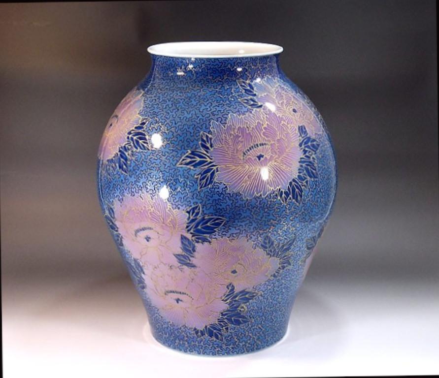 Hand-Painted Japanese Contemporary Blue Gold Porcelain Vase by Master Artist For Sale