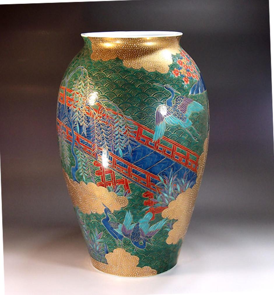 Japonais Vase japonais contemporain en porcelaine bleu, or, rouge et blanc par un maître artiste, 3 en vente