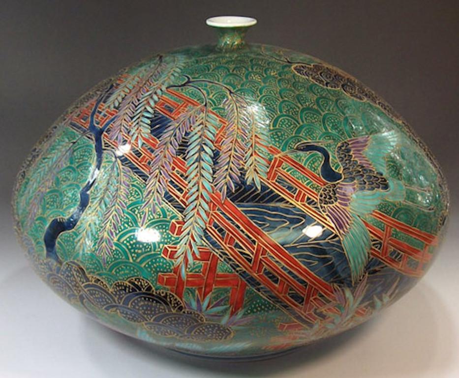 Doré Vase japonais contemporain en porcelaine bleu, or, rouge et blanc par un maître artiste, 3 en vente