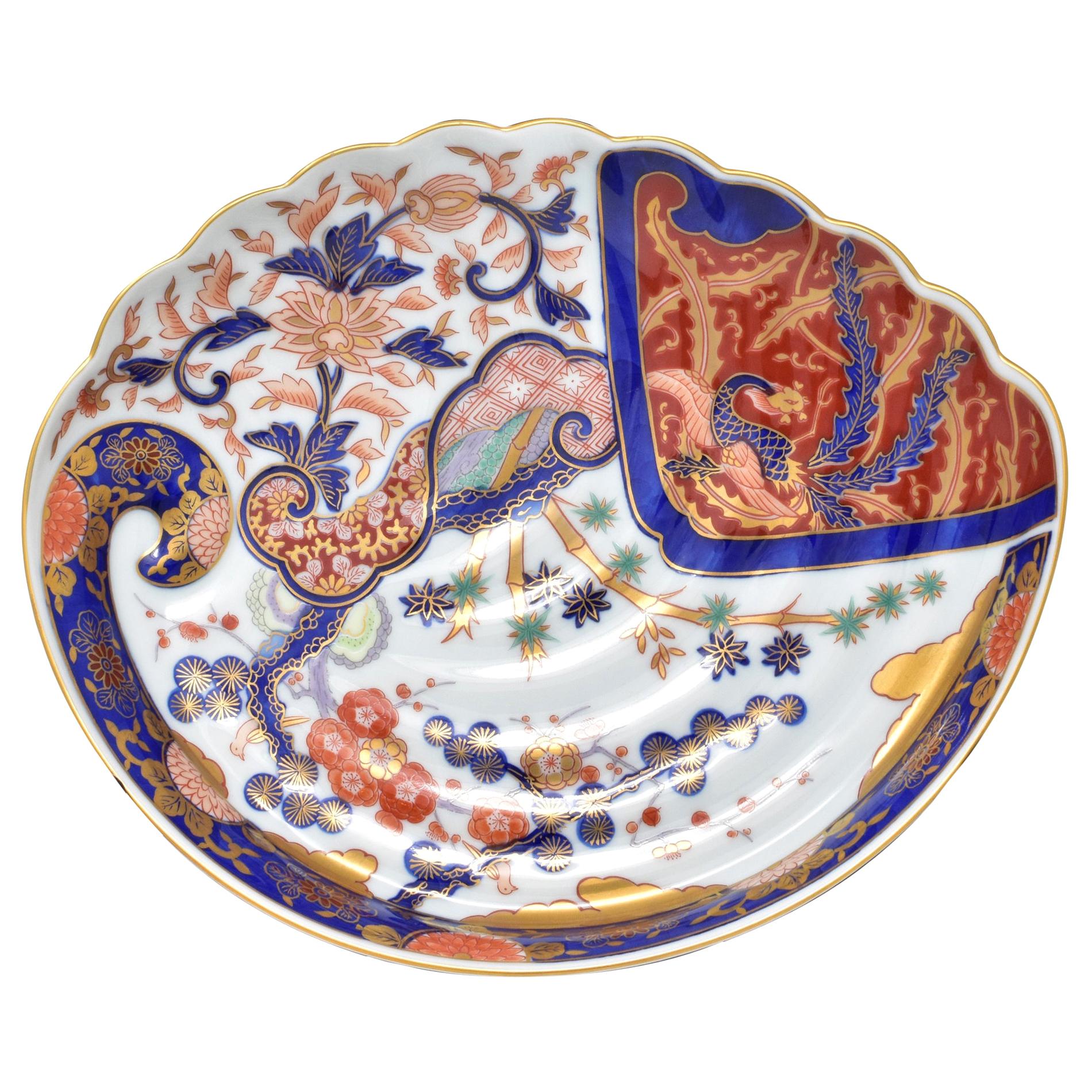 Assiette de présentation japonaise contemporaine en porcelaine bleue et or blanche