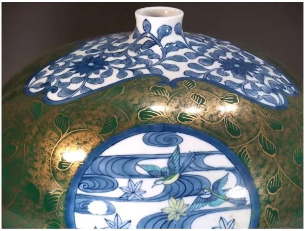 Meiji Vaso contemporaneo giapponese in porcellana blu-verde-oro di un maestro artista, 2 in vendita