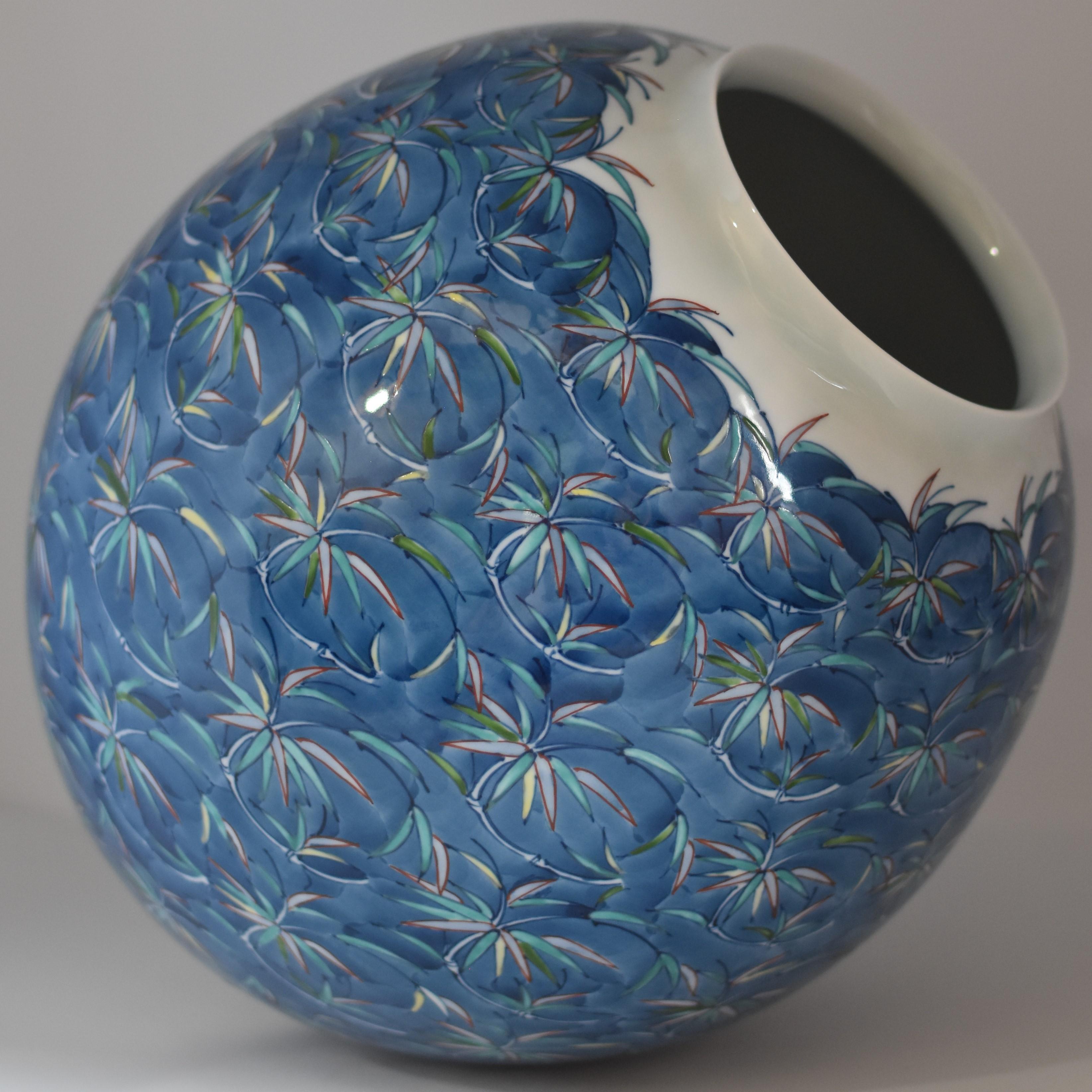 Japanese Contemporary Blue Green Imari Ceramic Vase by Master Artist In New Condition In Takarazuka, JP