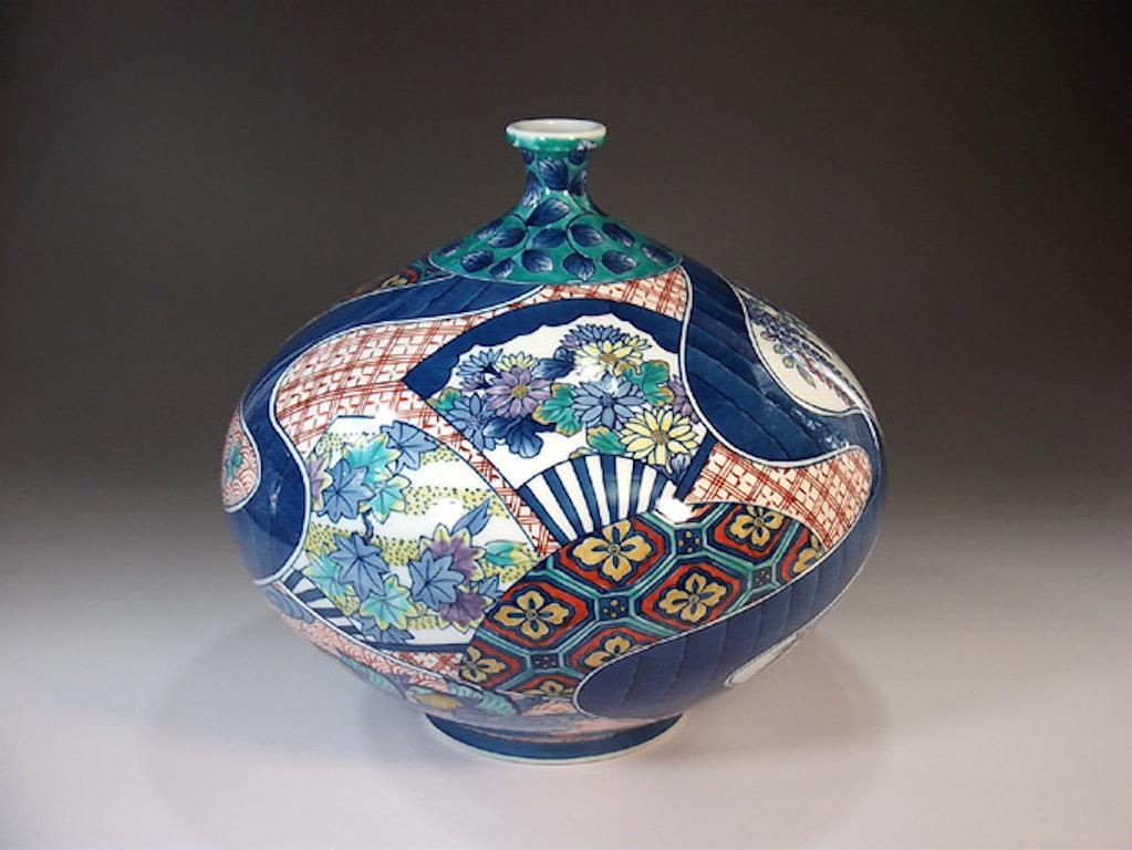 Japanische Contemporary Blau Grün Rot Porzellan Vase von Masterly Artist, 3 (Handbemalt) im Angebot
