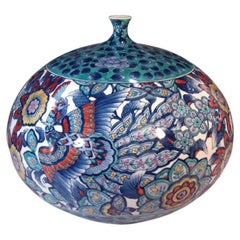 Vase contemporain japonais en porcelaine bleue, verte et rouge, réalisé par un maître artiste, 3