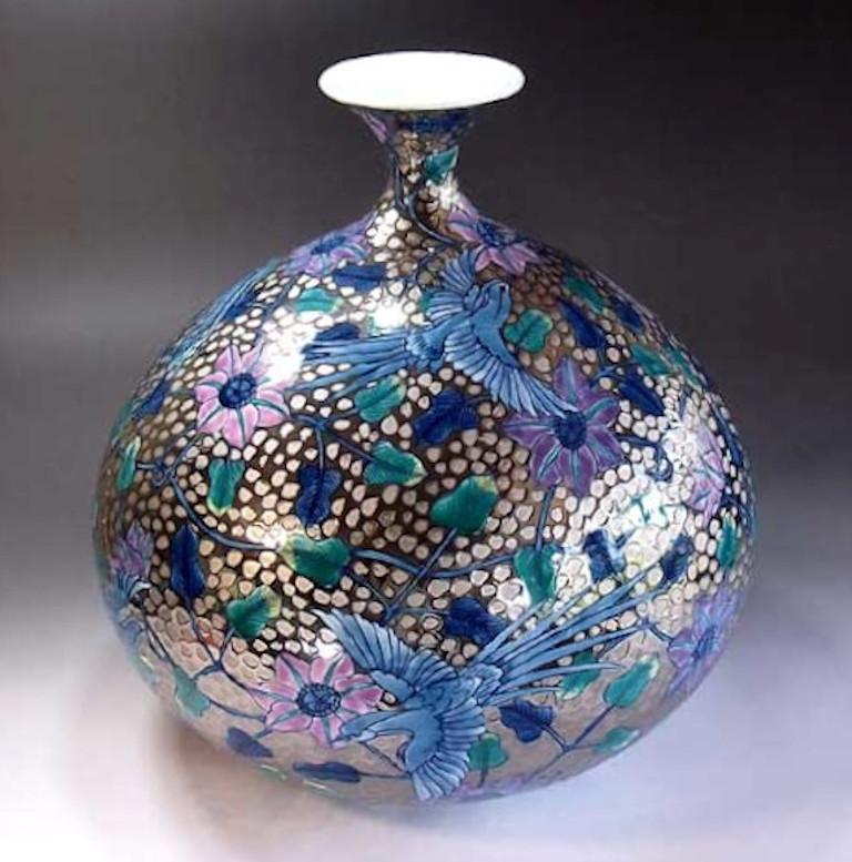 Japanese Contemporary Blue Pink Platinum Porcelain Vase by Master Artist In New Condition For Sale In Takarazuka, JP