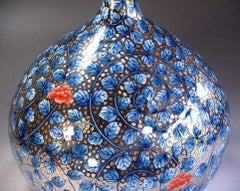 Vase japonais contemporain en porcelaine bleue et platine par un maître artiste, 3 pièces