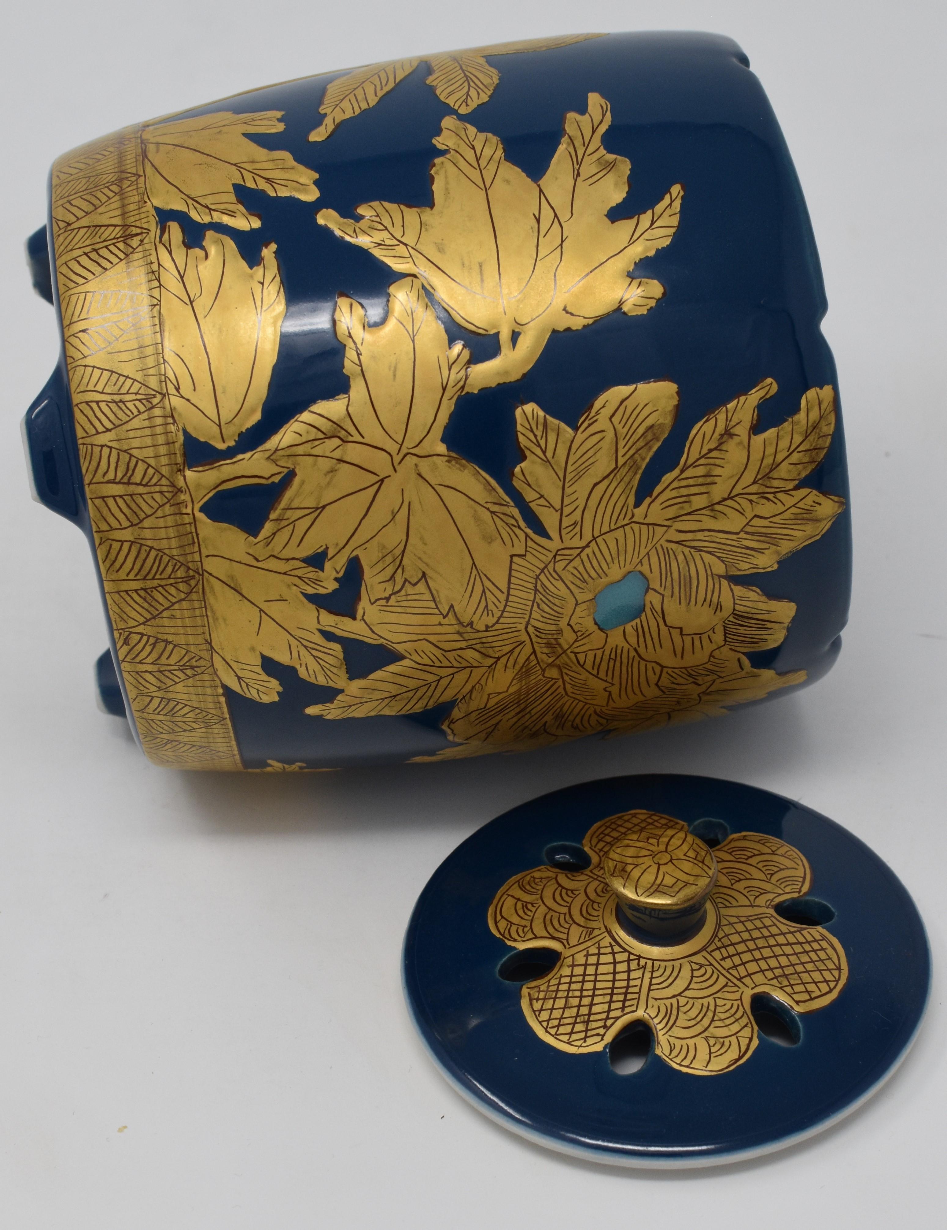 Extraordinnary contemporary Japanese collectible Kutani porcelain incense burner, vessel, intricately hand painted with pure gold on an elegantly shaped body in a stunning deep blue, a signed masterpiece by widely acclaimed award-winning master