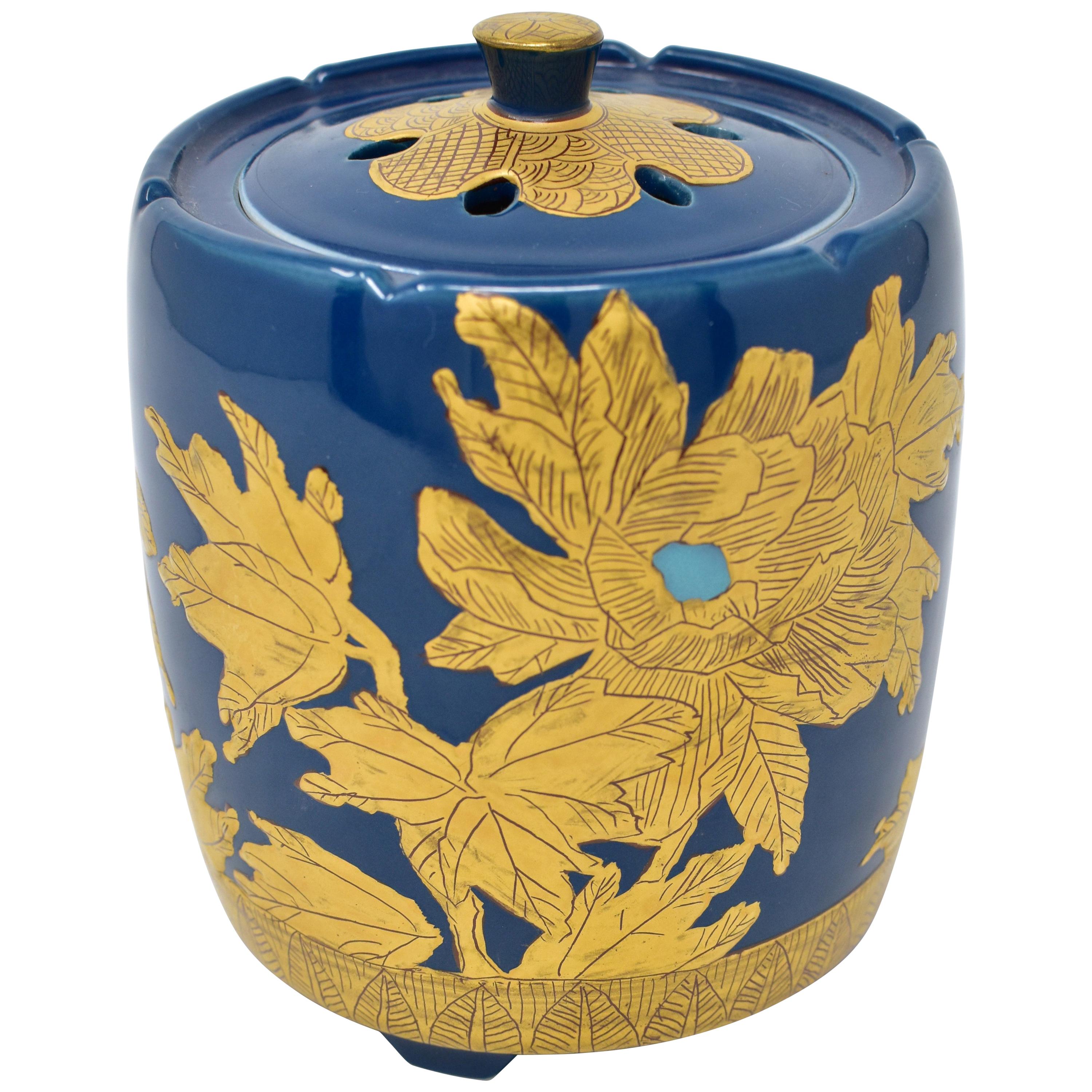 Vase japonais contemporain en porcelaine bleue et or pur par un maître artiste, 2 pièces