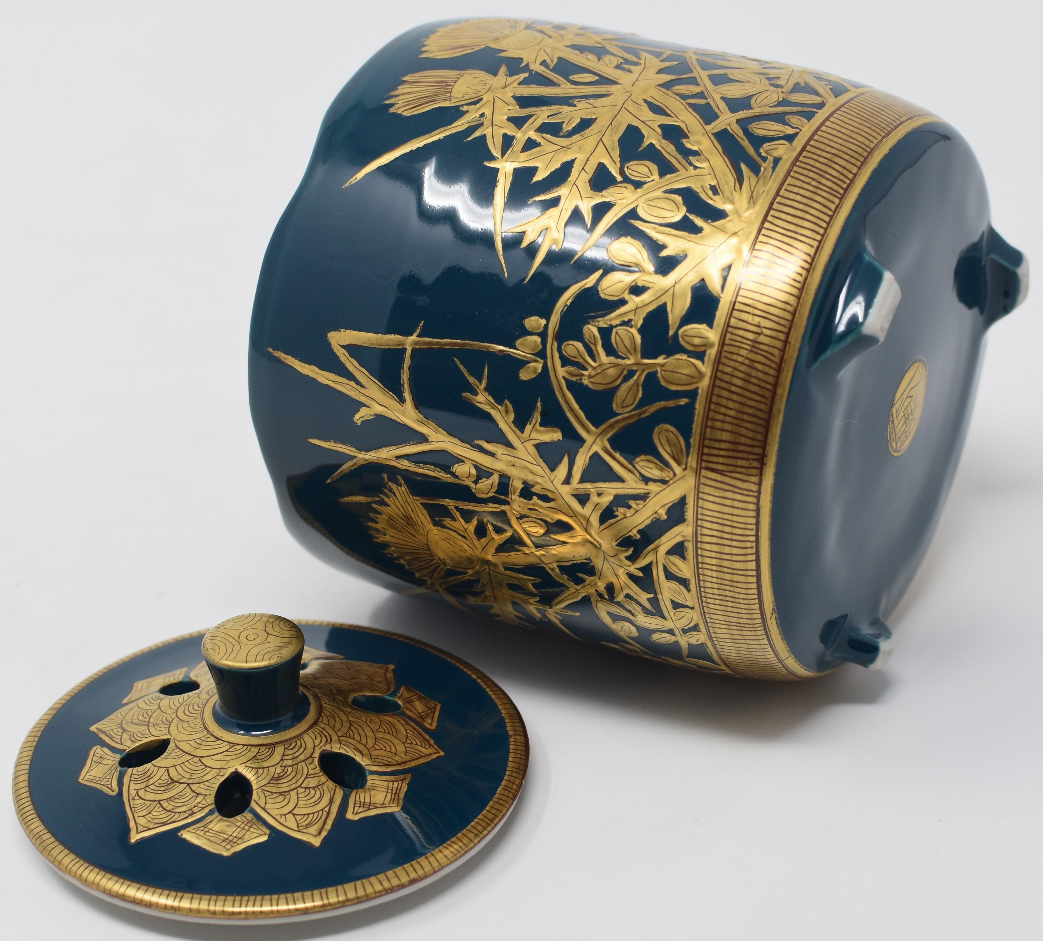 Japanese Contemporary Blue Pure Gold Porcelain Lidded Jar by Master Artist, 2 In New Condition For Sale In Takarazuka, JP