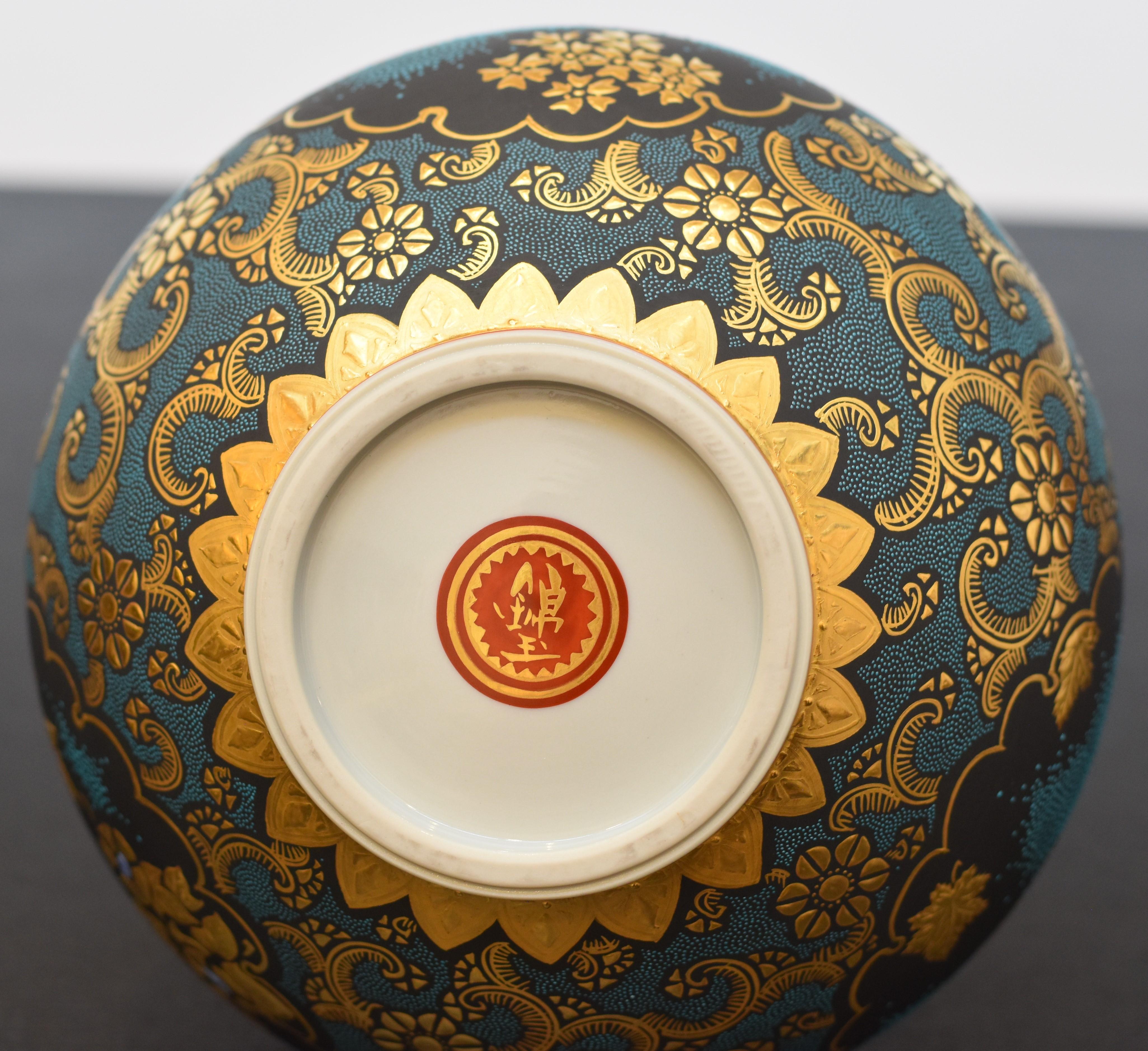 Japanese Contemporary  Blue Pure Gold Porcelain Vase by Master Artist, 3 In New Condition For Sale In Takarazuka, JP